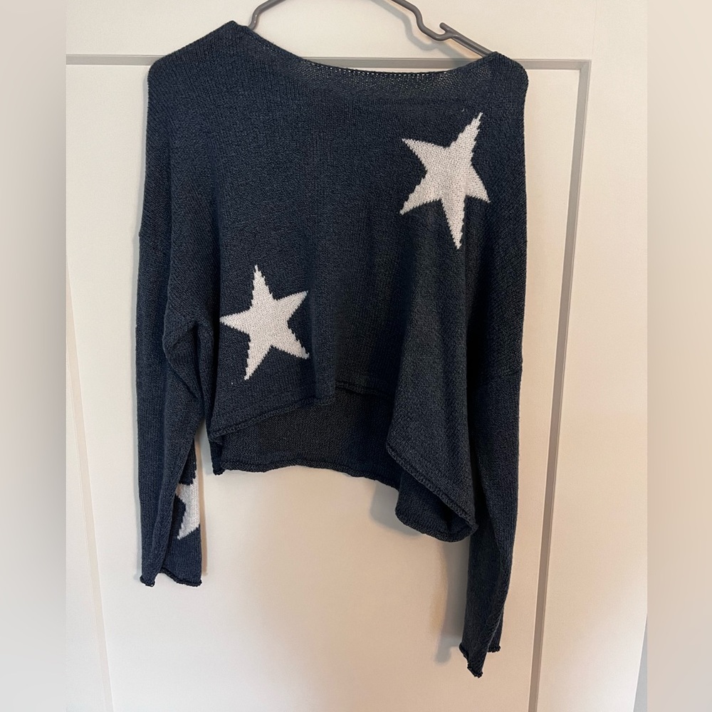 super cute lightweight blue and white star sweater - size medium
